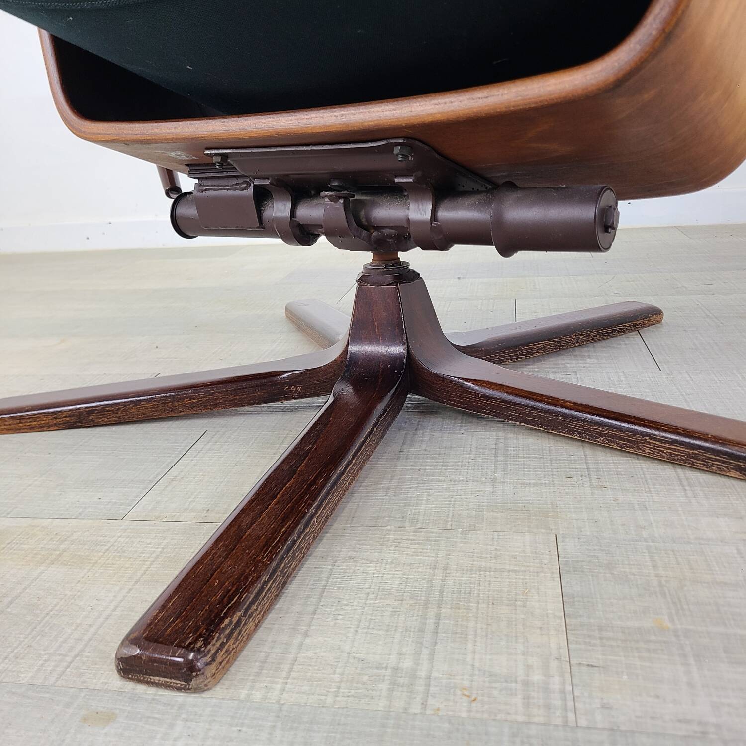 Fauteuil design scandinave cuir teck vintage Gote Mobler