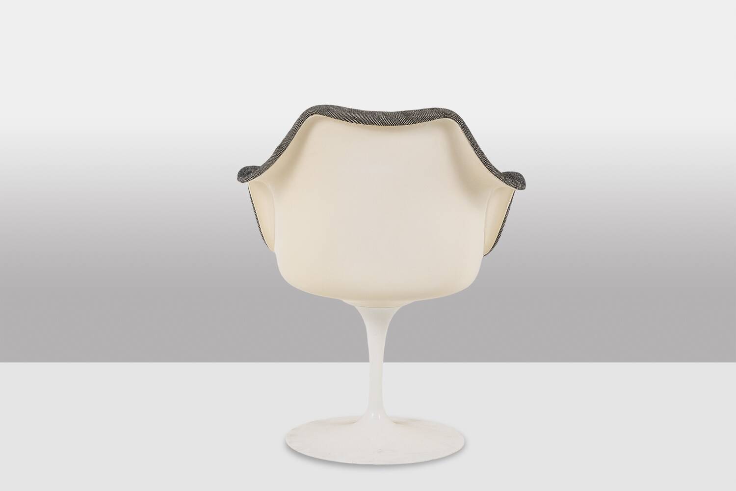 Eero Saarinen for Knoll. 'Tulip' armchair. 1960s/1970s.