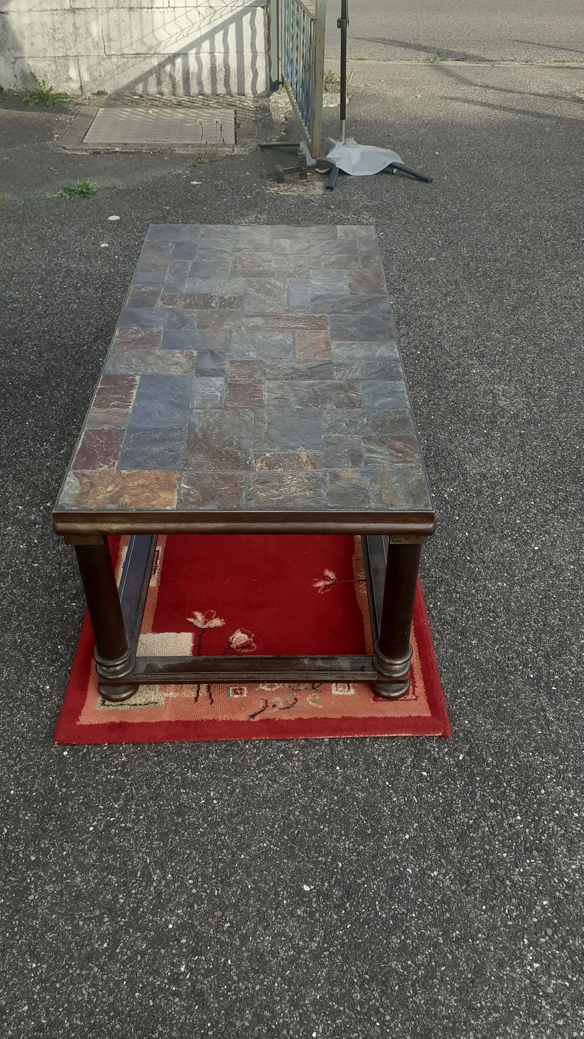 Table basse plateau carreau pierre nature pieds acier art deco