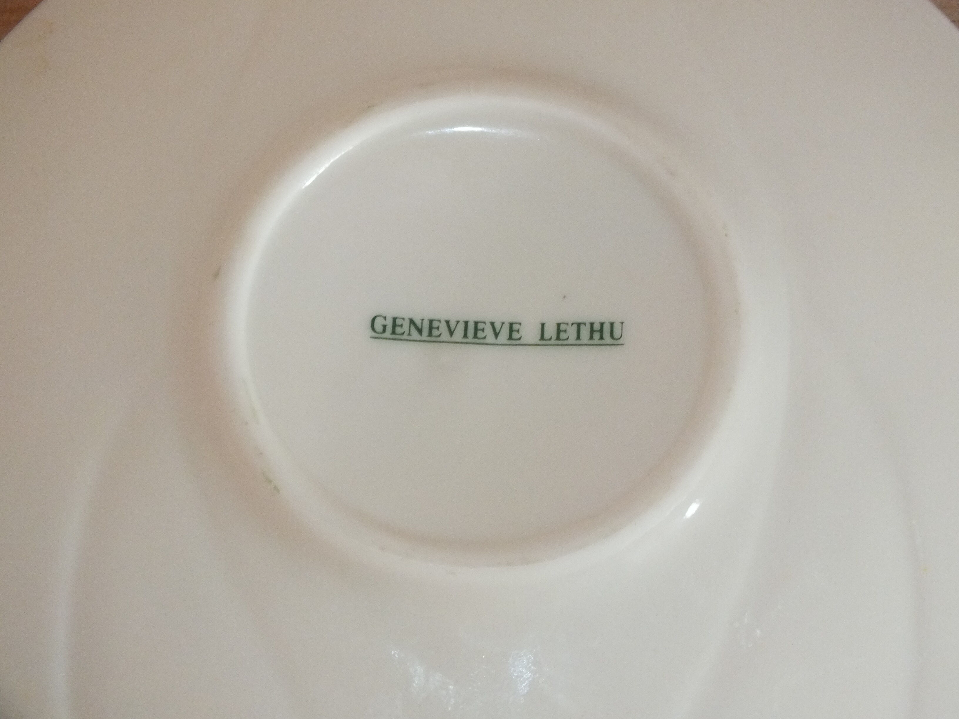3 purple cups, porcelain flowers Geneviève Lethu