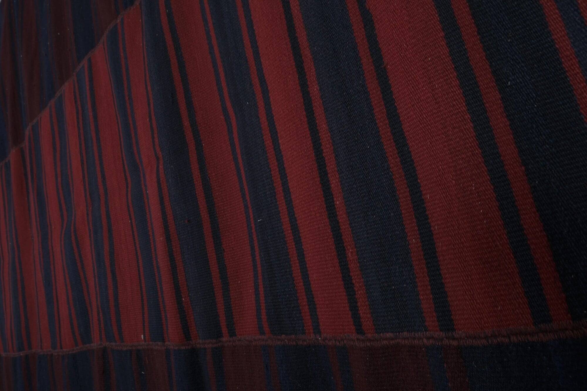 Vintage Turkish kilim, handwoven, 208x325 cm.