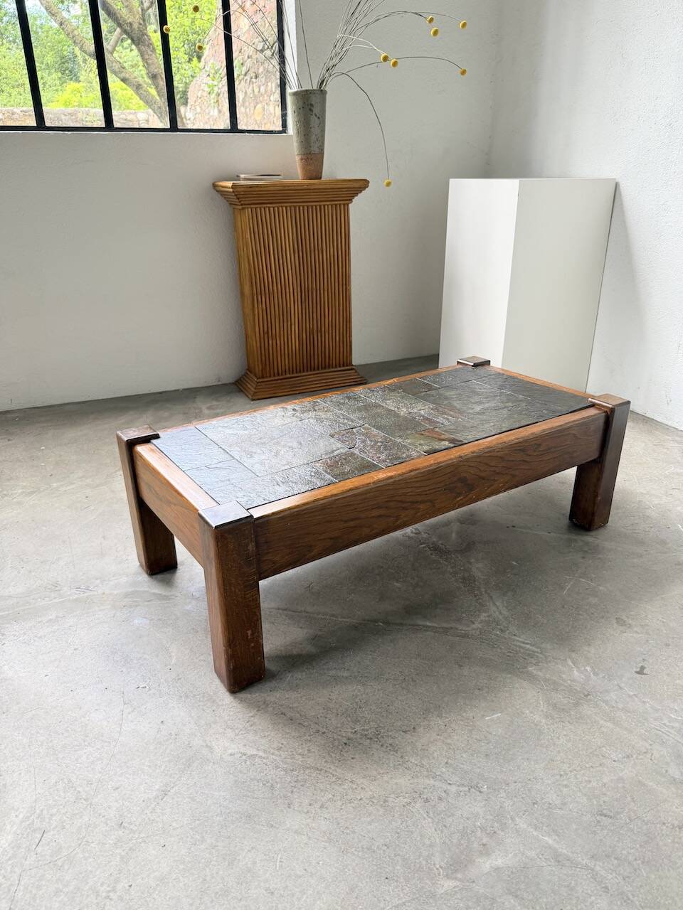 Table basse en chêne et ardoise 1950