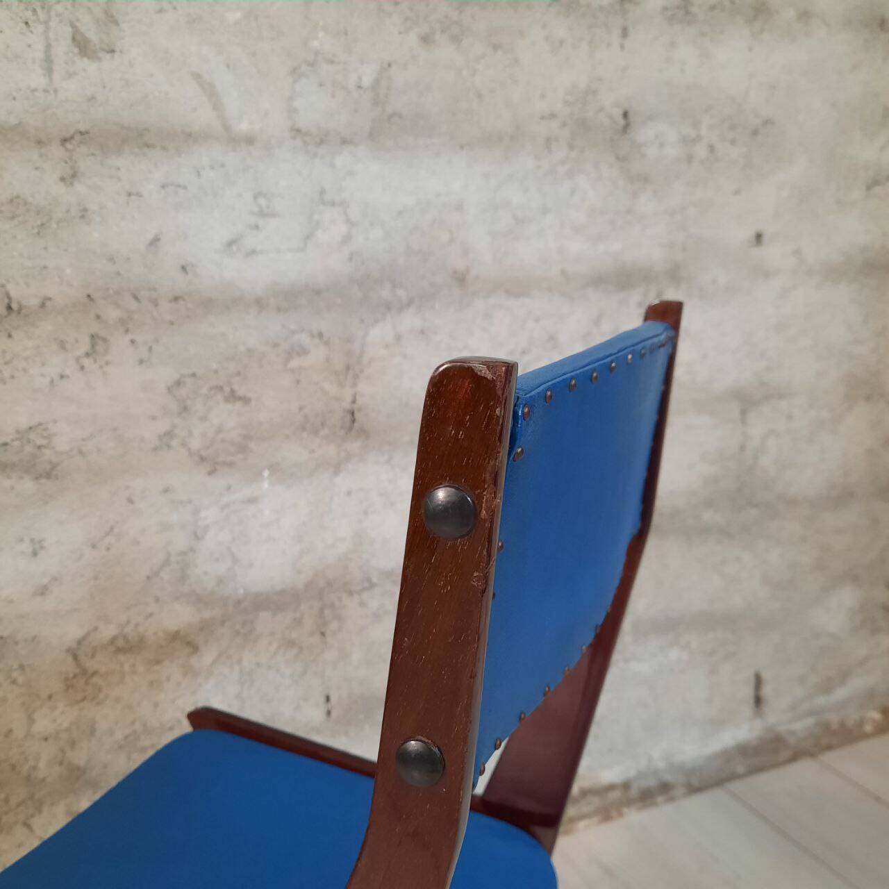 Vintage lacquered top desk with iron structure and pointed brass feet