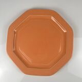 Octagonal plate in salmon pink, iron earth, Pagnossin, Italy, 20th century.