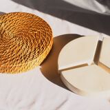 Compartment dish for appetizers, made of porcelain with a wicker support.