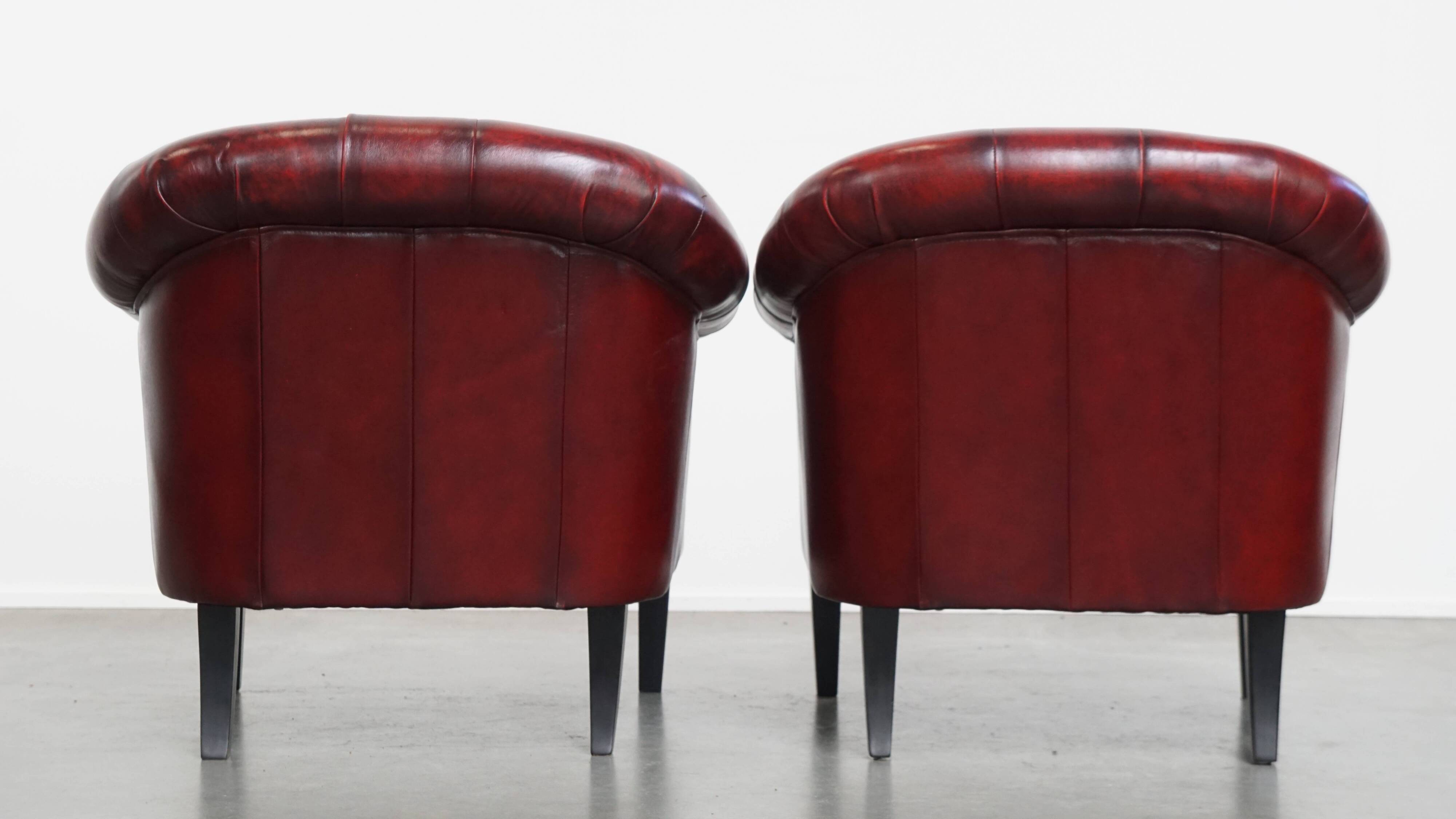 Ensemble de 6 fauteuils club Chesterfield en cuir de vache anglais