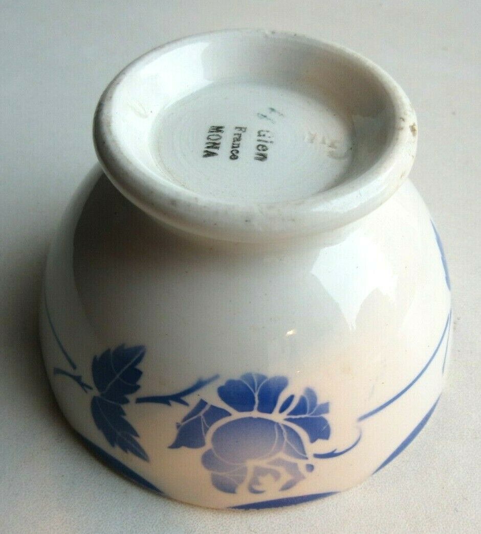 Art Deco bowl, Blue roses and ed edge of blue teeth, signed GIEN model Mona