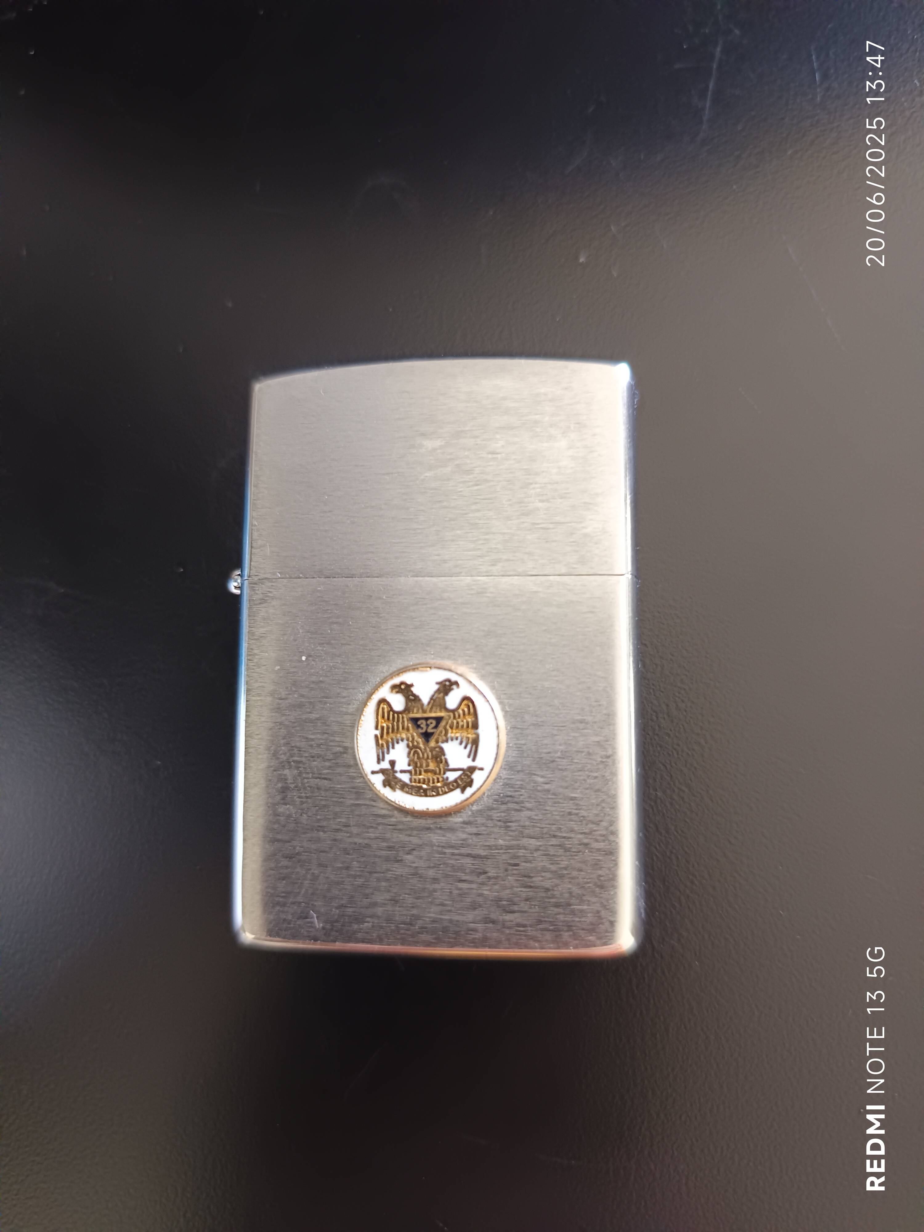 Zippo 1975 lighter with Scottish Masonic motif