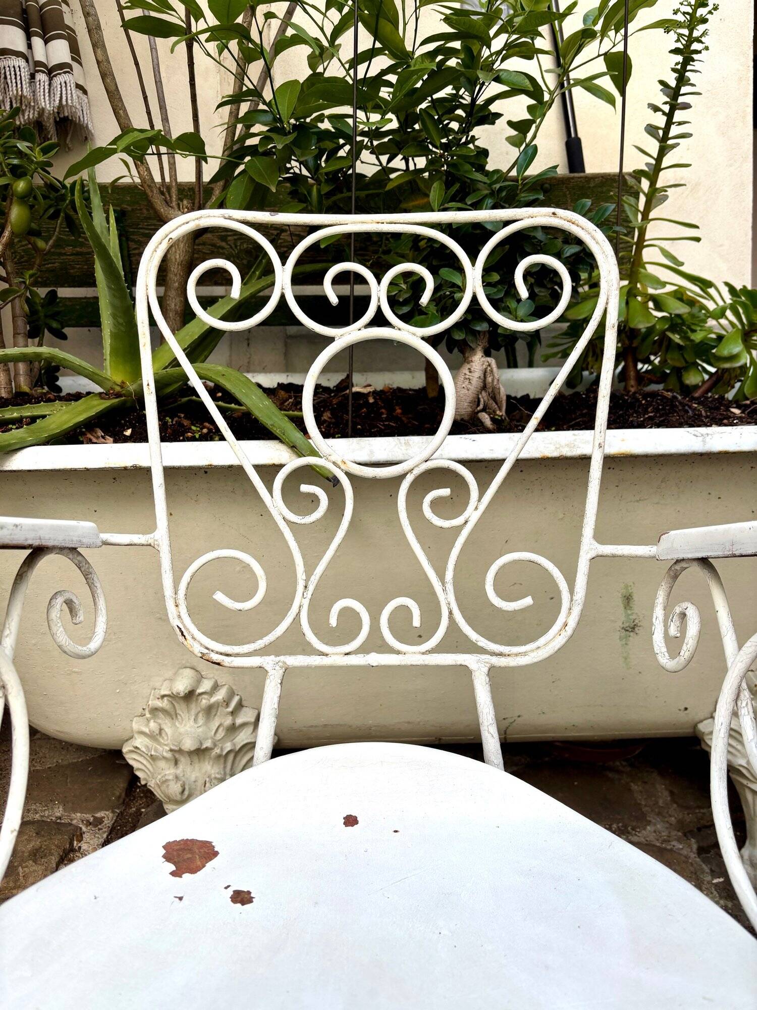 White cast iron garden chair no. 2