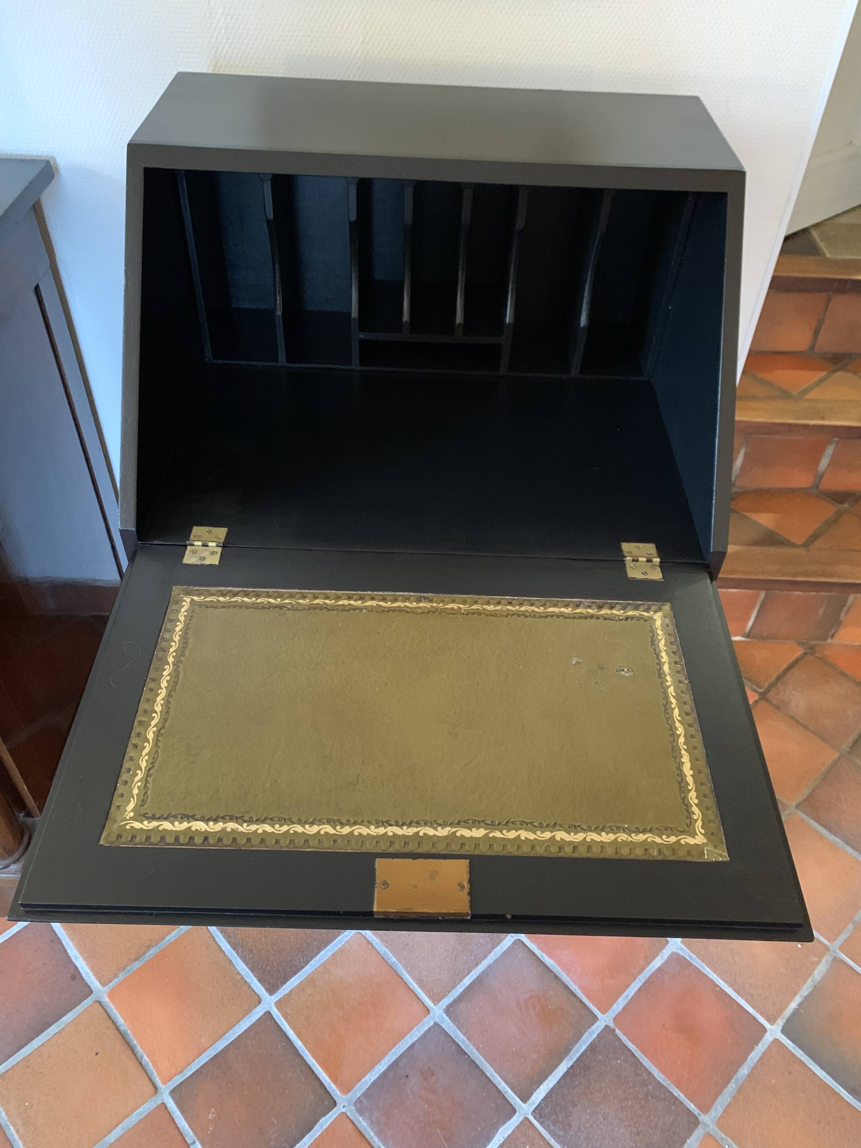 Small convenient secretary