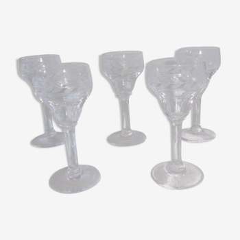 5 small glasses with chiseled crystal liqueur