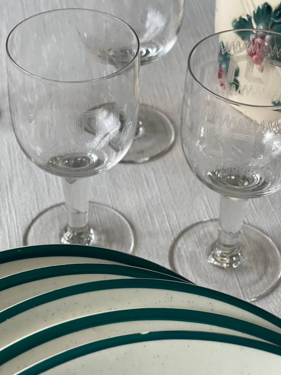 6 earthenware soup plates