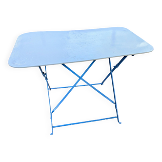 Folding garden table