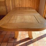 Extendable table in solid oak