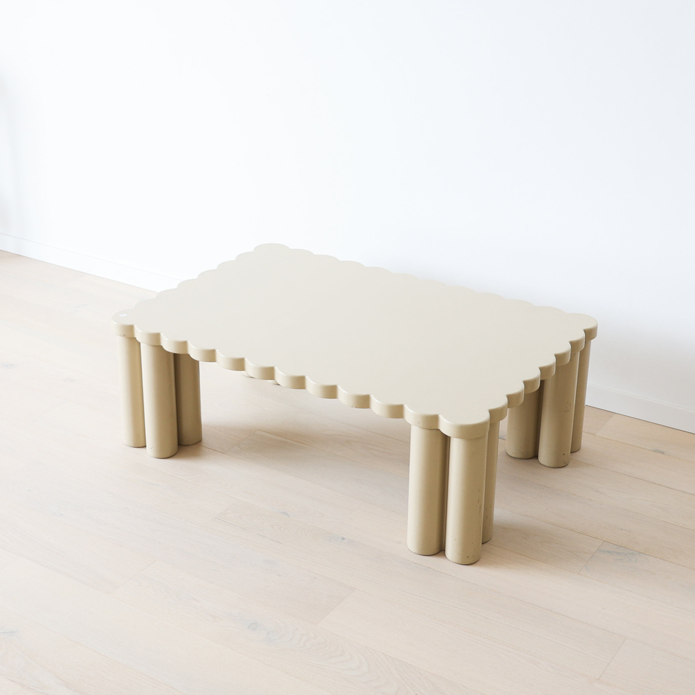 Italian scalloped coffee table in beige lacquer, 1980s