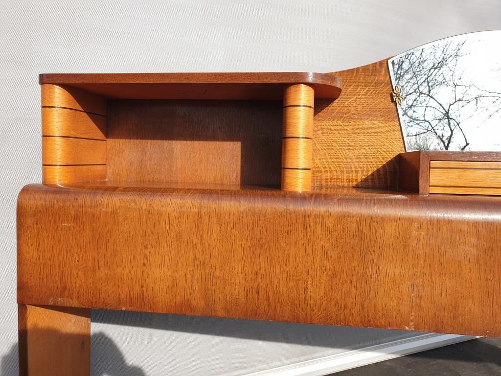 Cosy-corner vintage 1950 serves and library