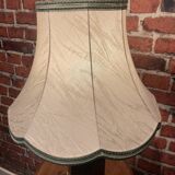 Chic table lamp with lampshade
