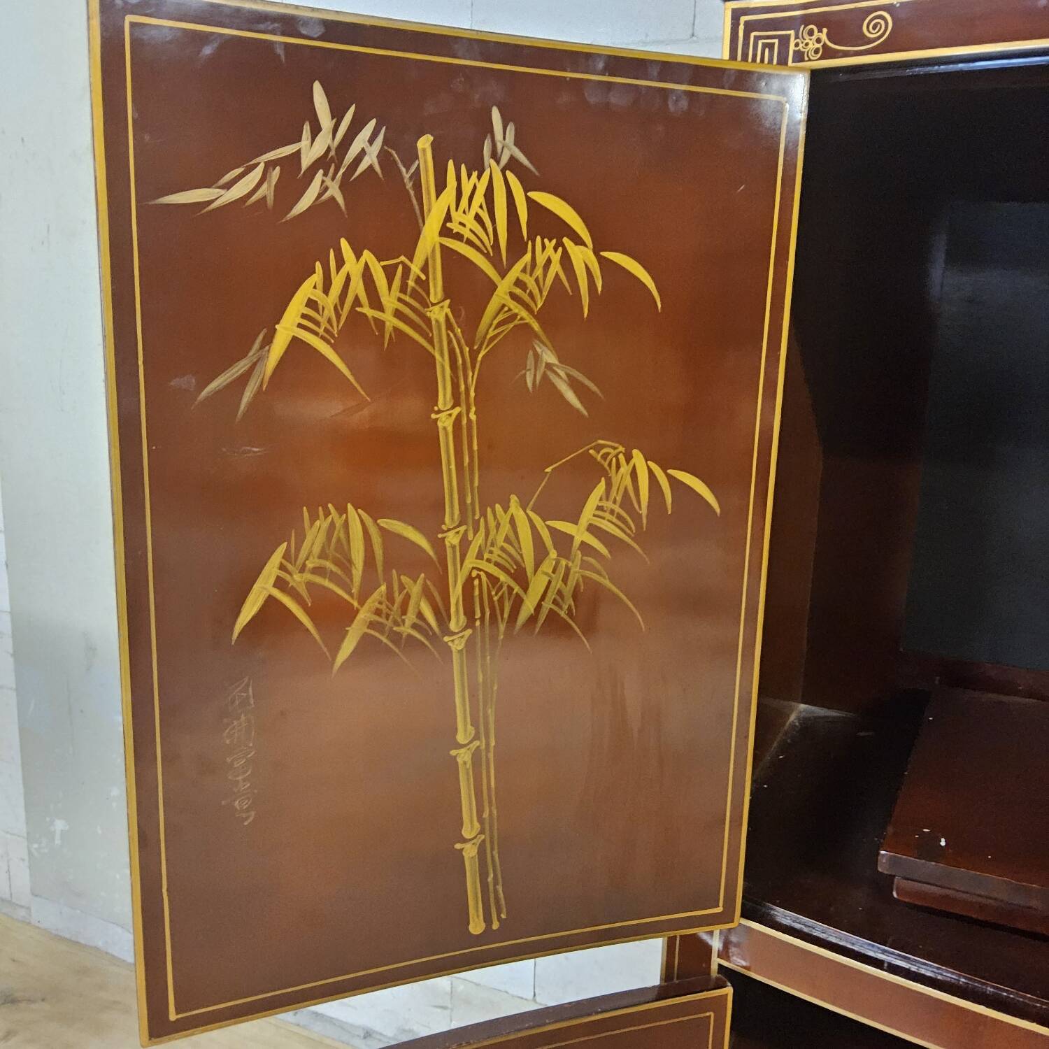 Vintage Chinese cabinet with gold leaf and flowers / oriental cabinet