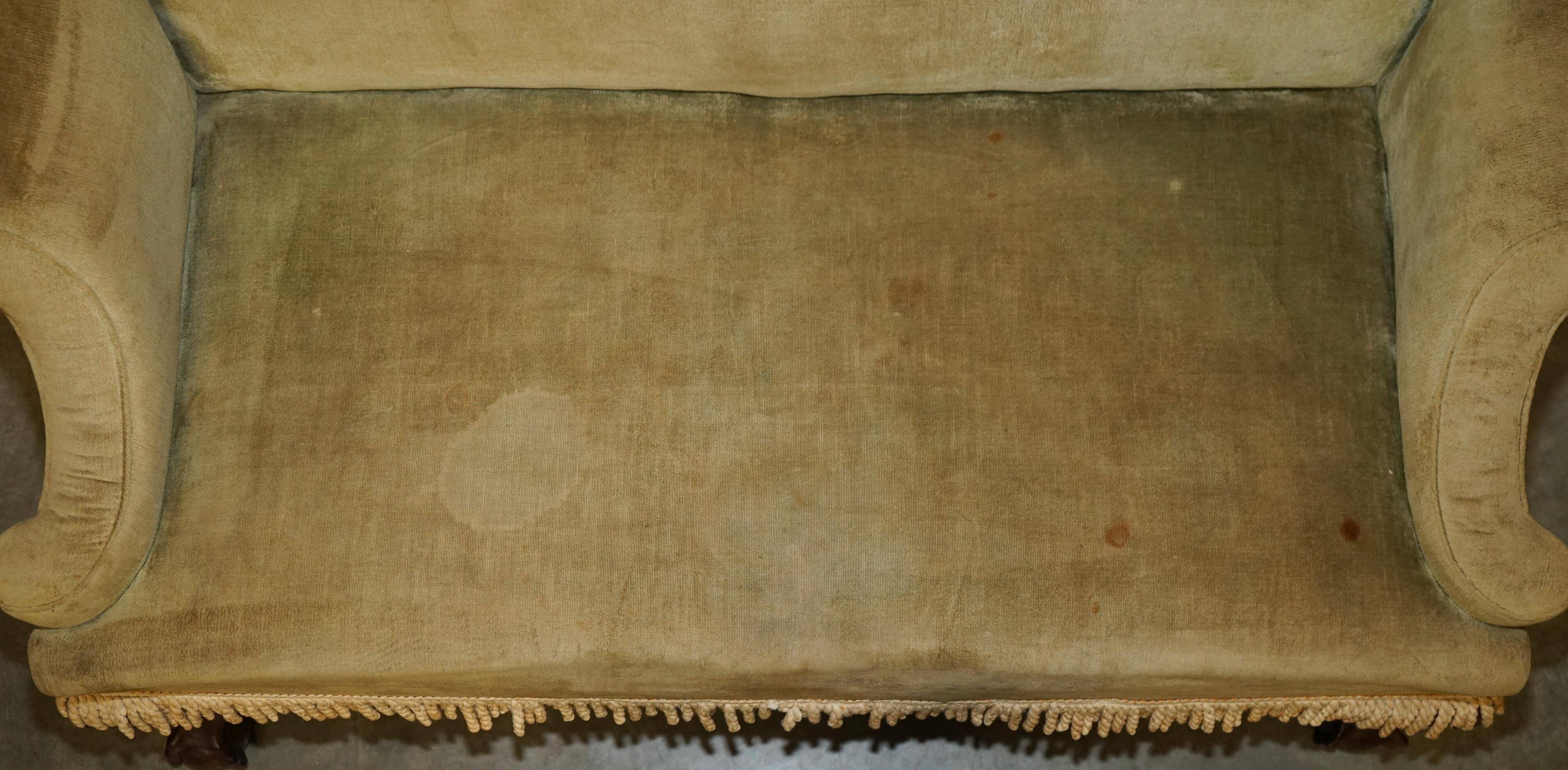 Canapé ancien George III circa 1780 sculpté à la main pieds griffe et boule