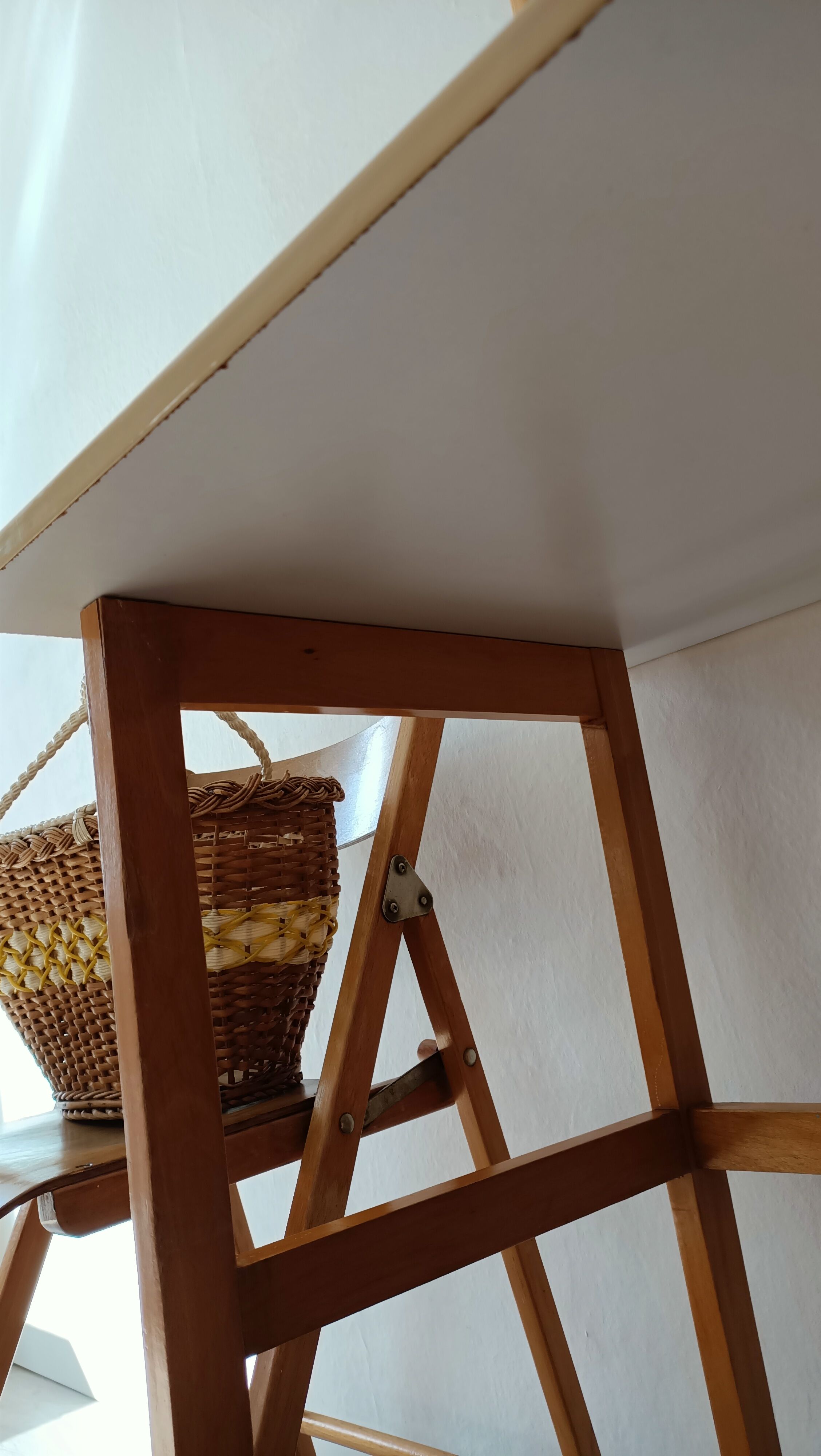 Desk 3 vintage drawers and its chair