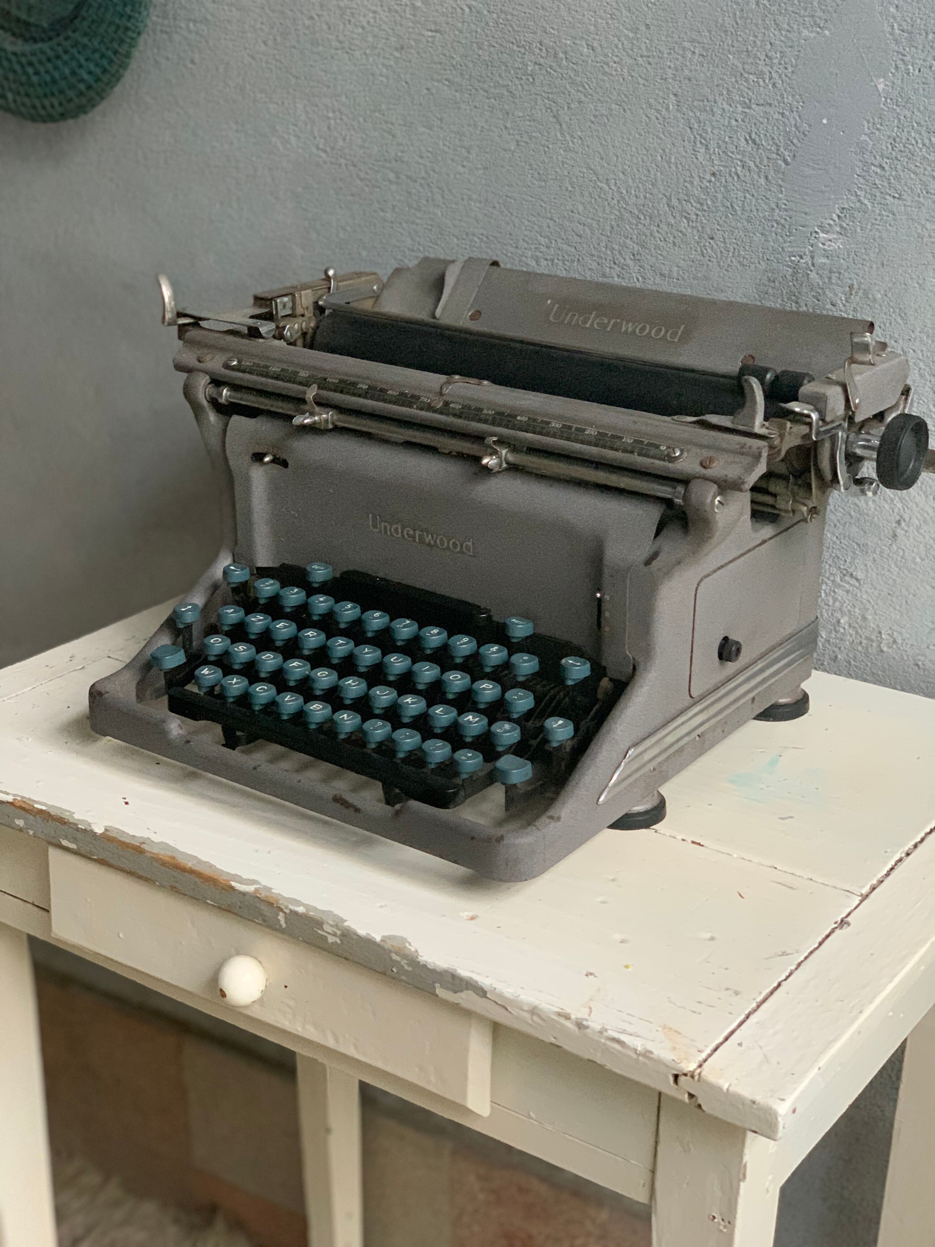 Underwood metal typewriter - 1940