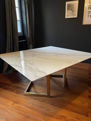 Table à manger carrée