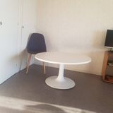 Round table tulip foot rises and falls
