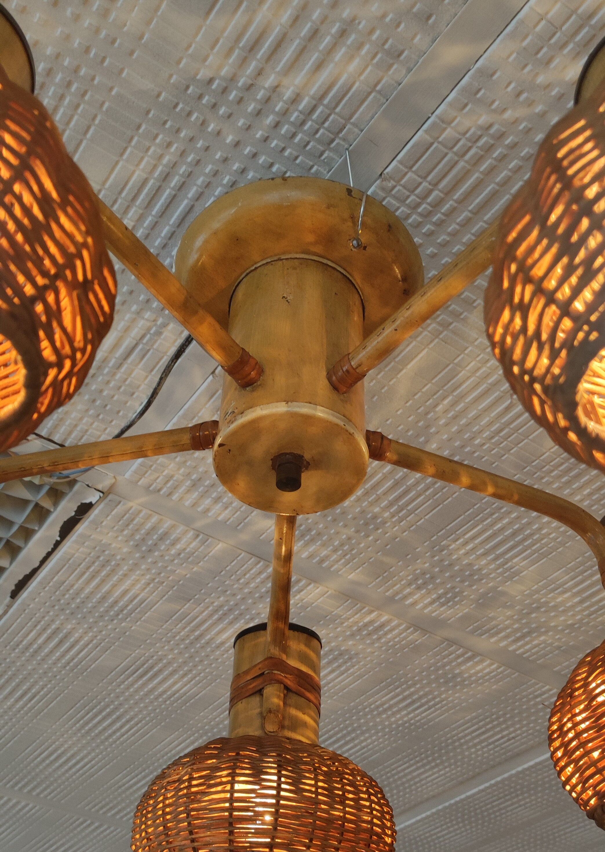 Ceiling chandelier 5 burners in rattan & metal 1950