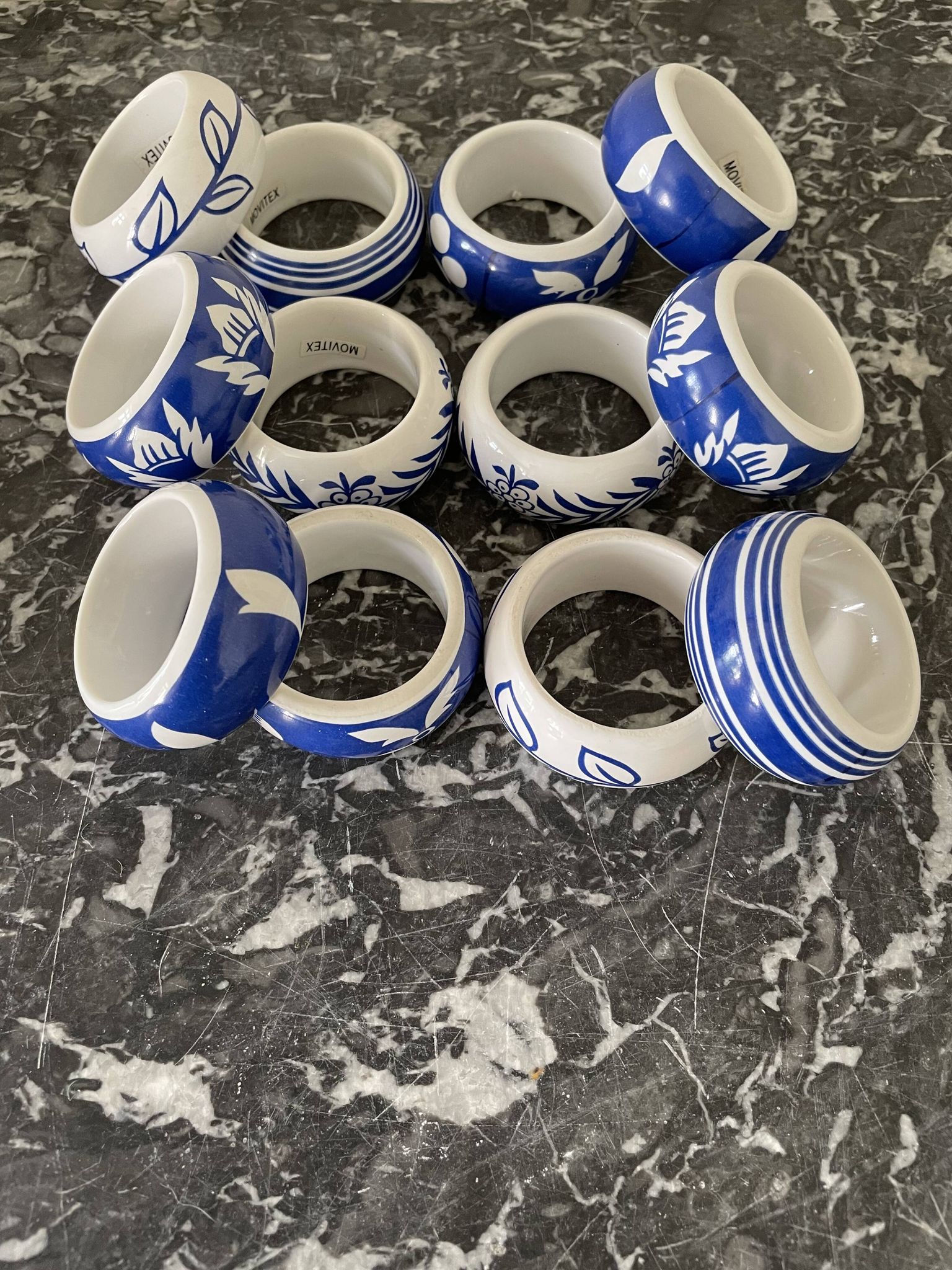 Lot de 12 ronds de serviette en porcelaine