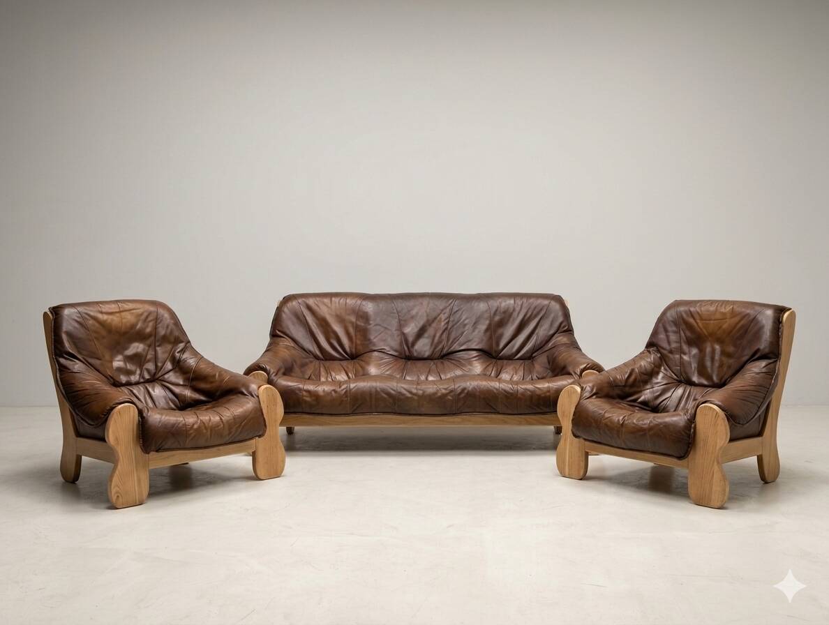 Living room set with 1 sofa and 2 armchairs.