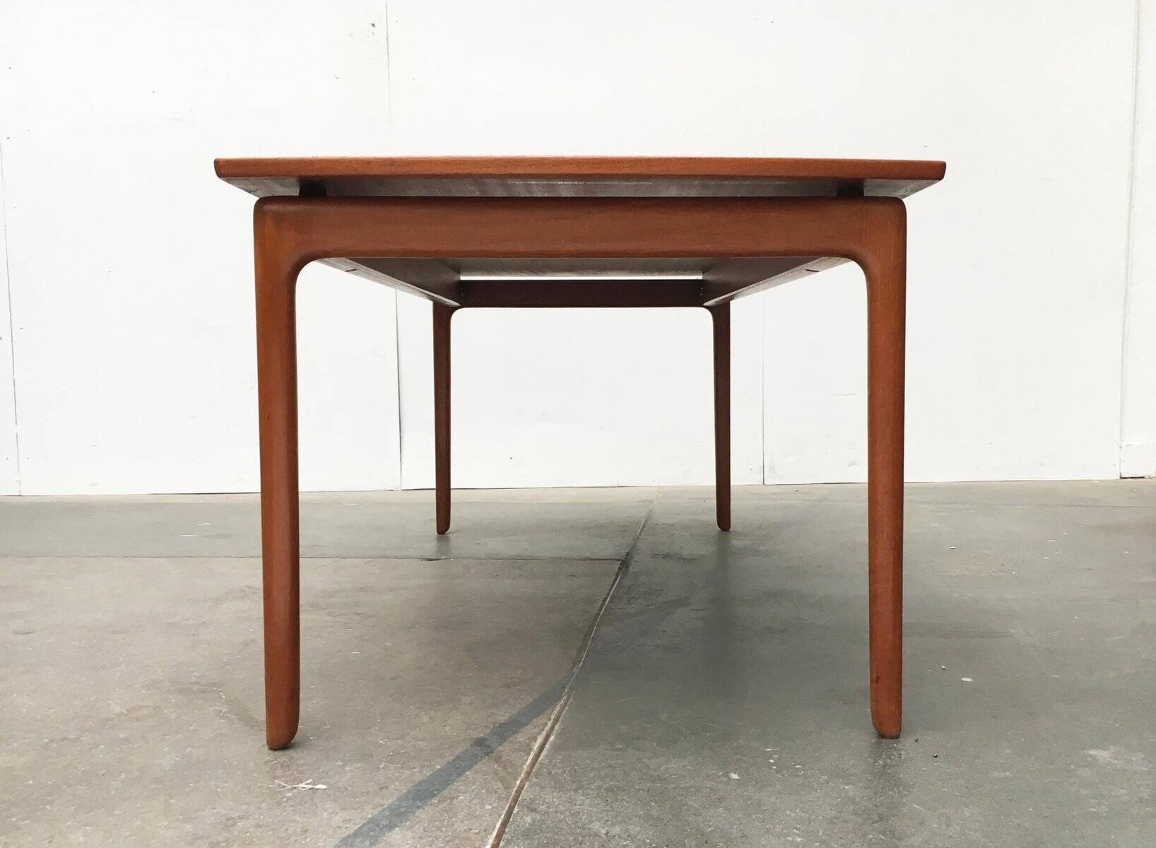 Mid-century teak coffee table by Ole Wanscher for Poul Jeppesens Møbelfabrik.