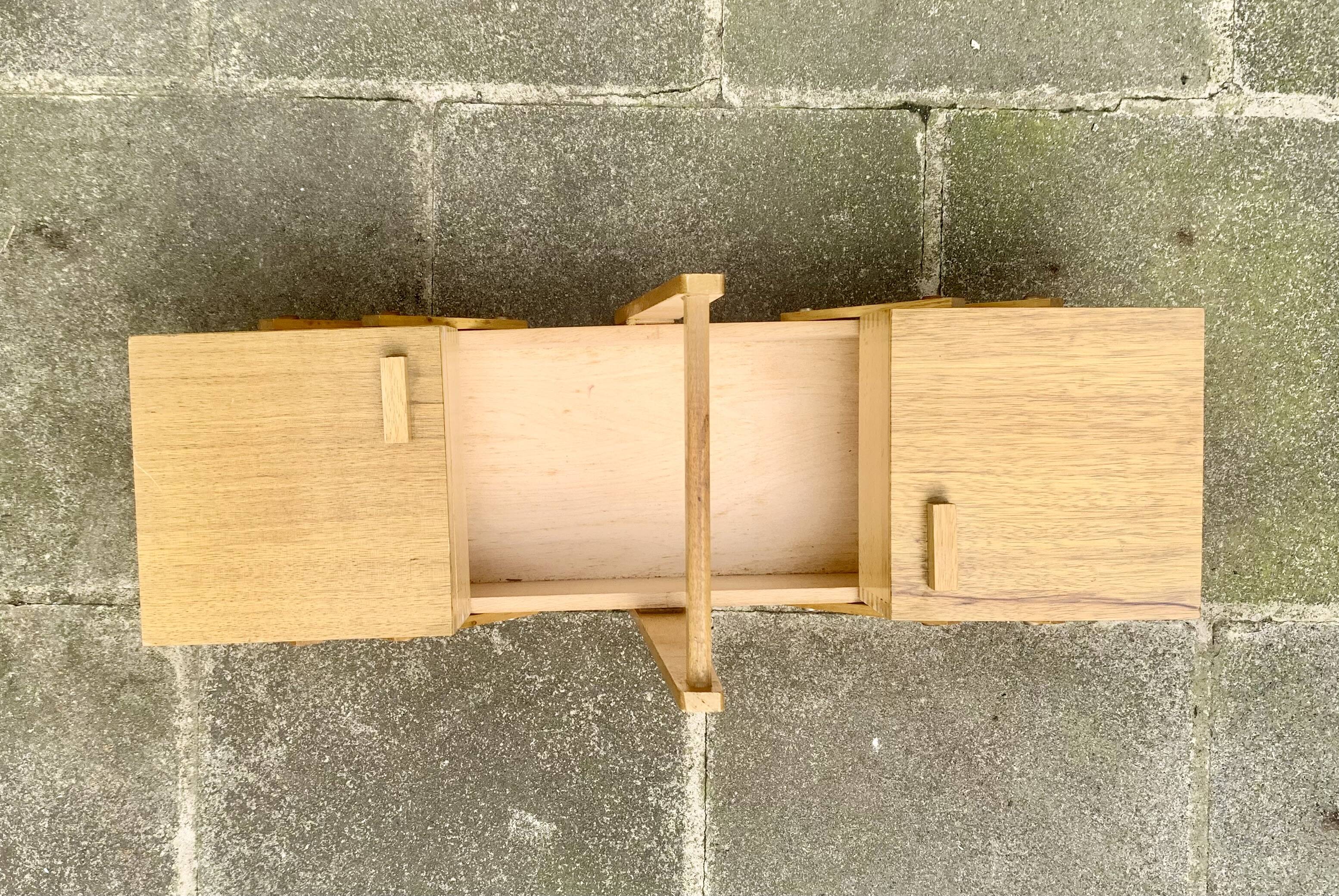 Petite travailleuse en bois vintage