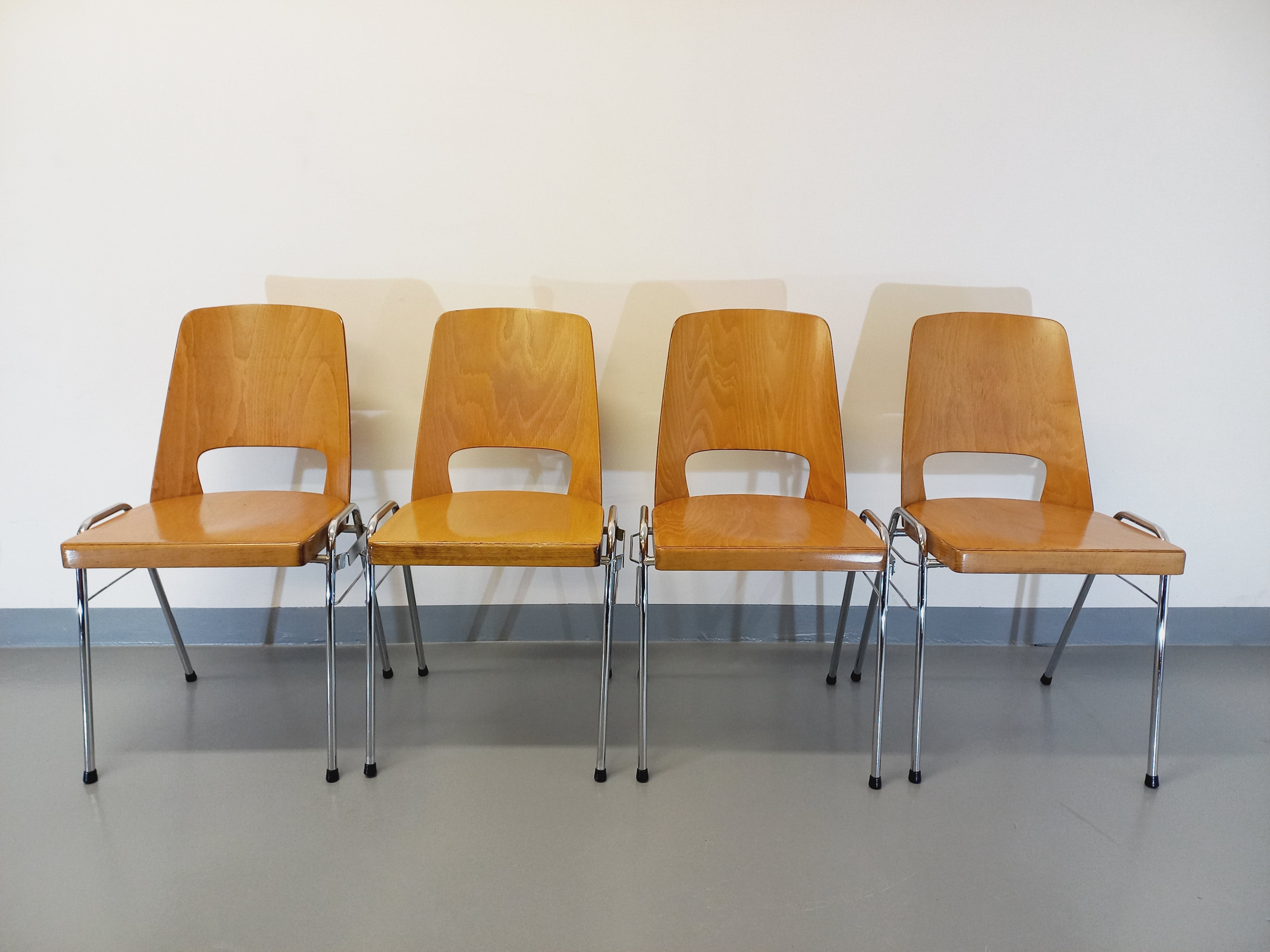 4 vintage stackable chairs model barrel Manhattan brand Baumann brand 70s