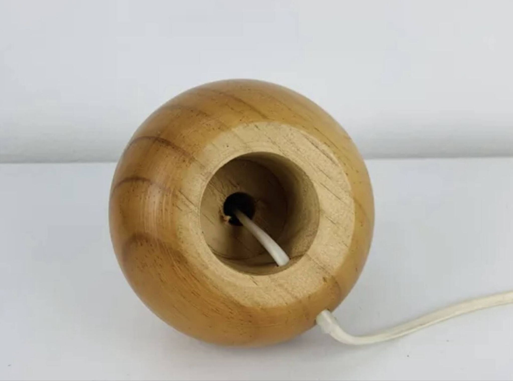 Lampe boule en pin années 80