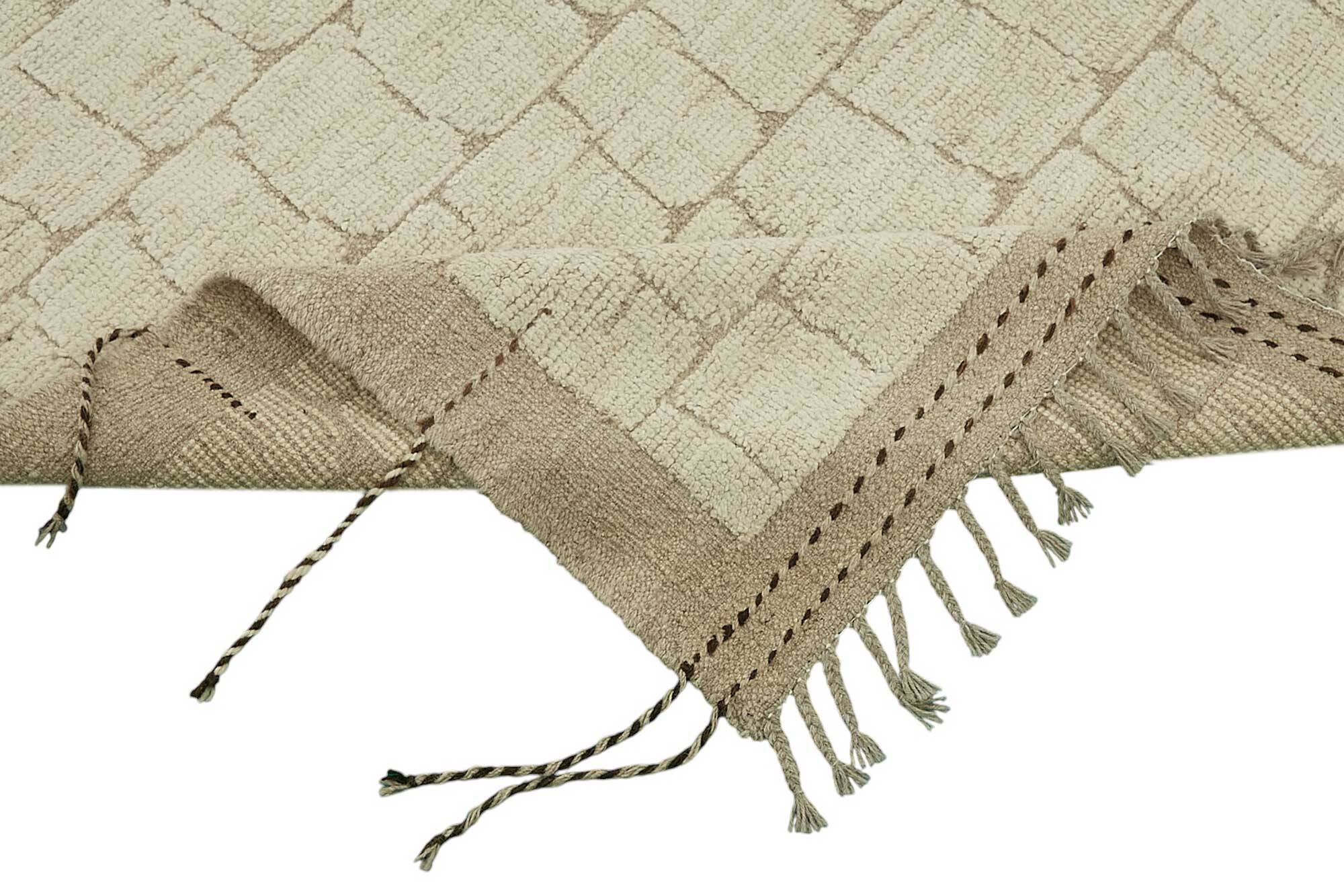 Tapis tribal tissé à la main, pièce unique, 249 cm x 312 cm, en laine beige.