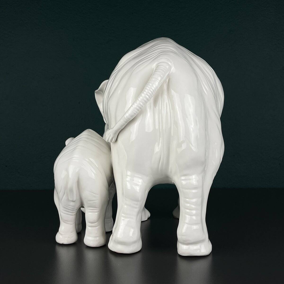 White porcelain figurine of an elephant and baby by Artepiu Este, Italy, 1990s.