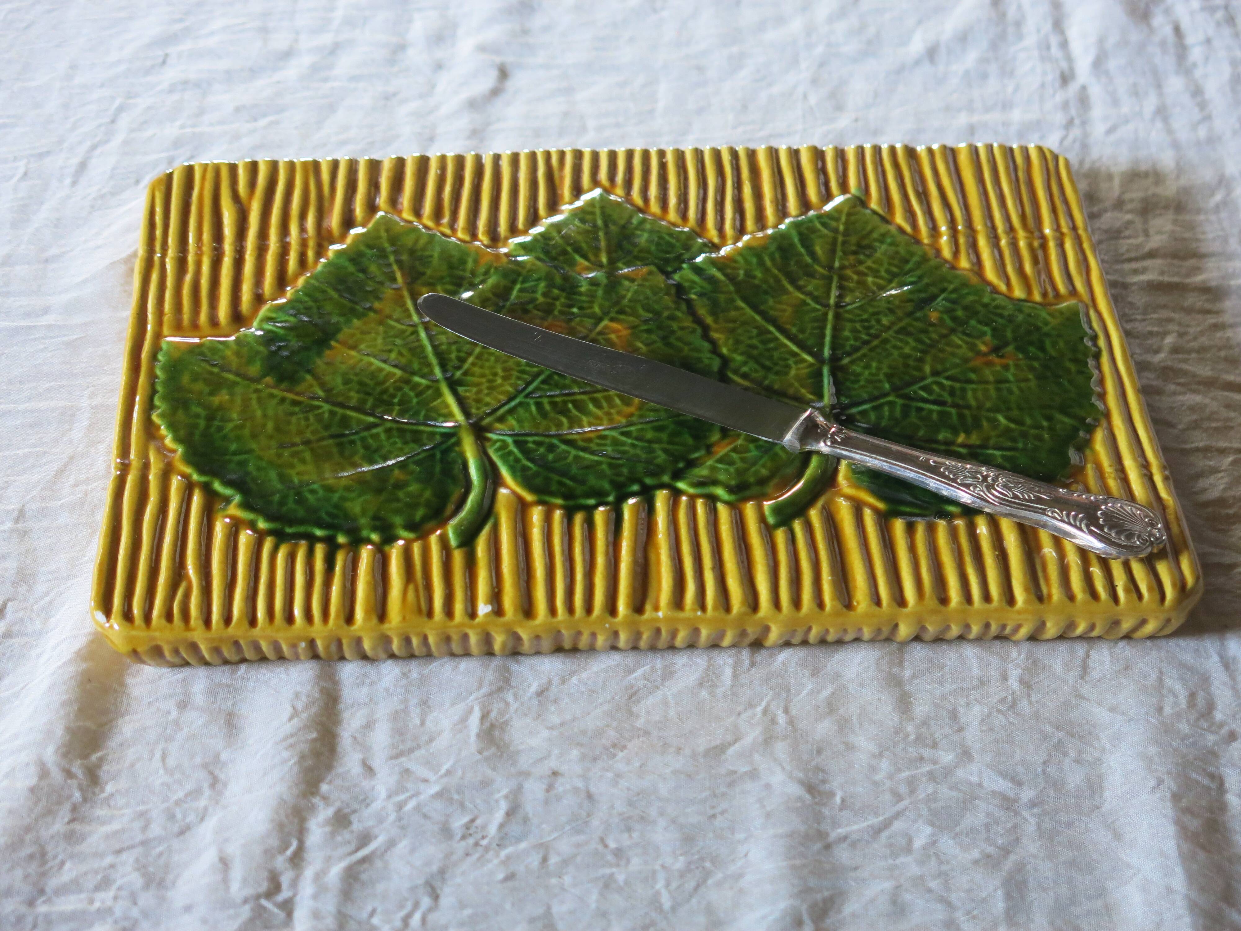 Very pretty cheese platter or trivet from Vallauris in very good condition