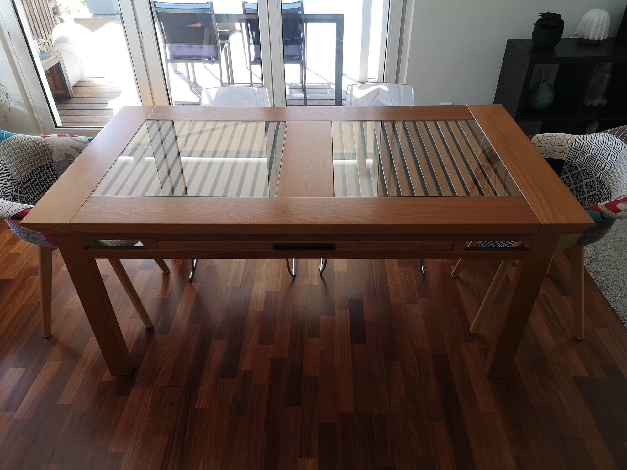 extendable dining table