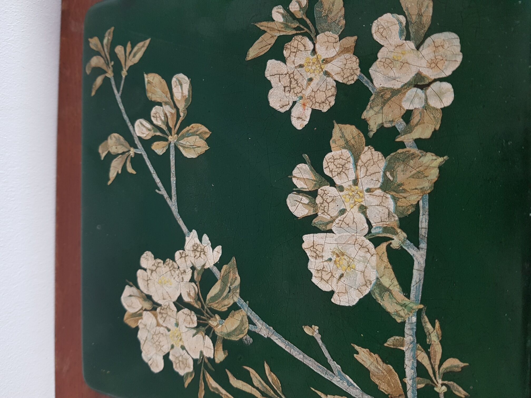 Old green lacquer box floral decoration