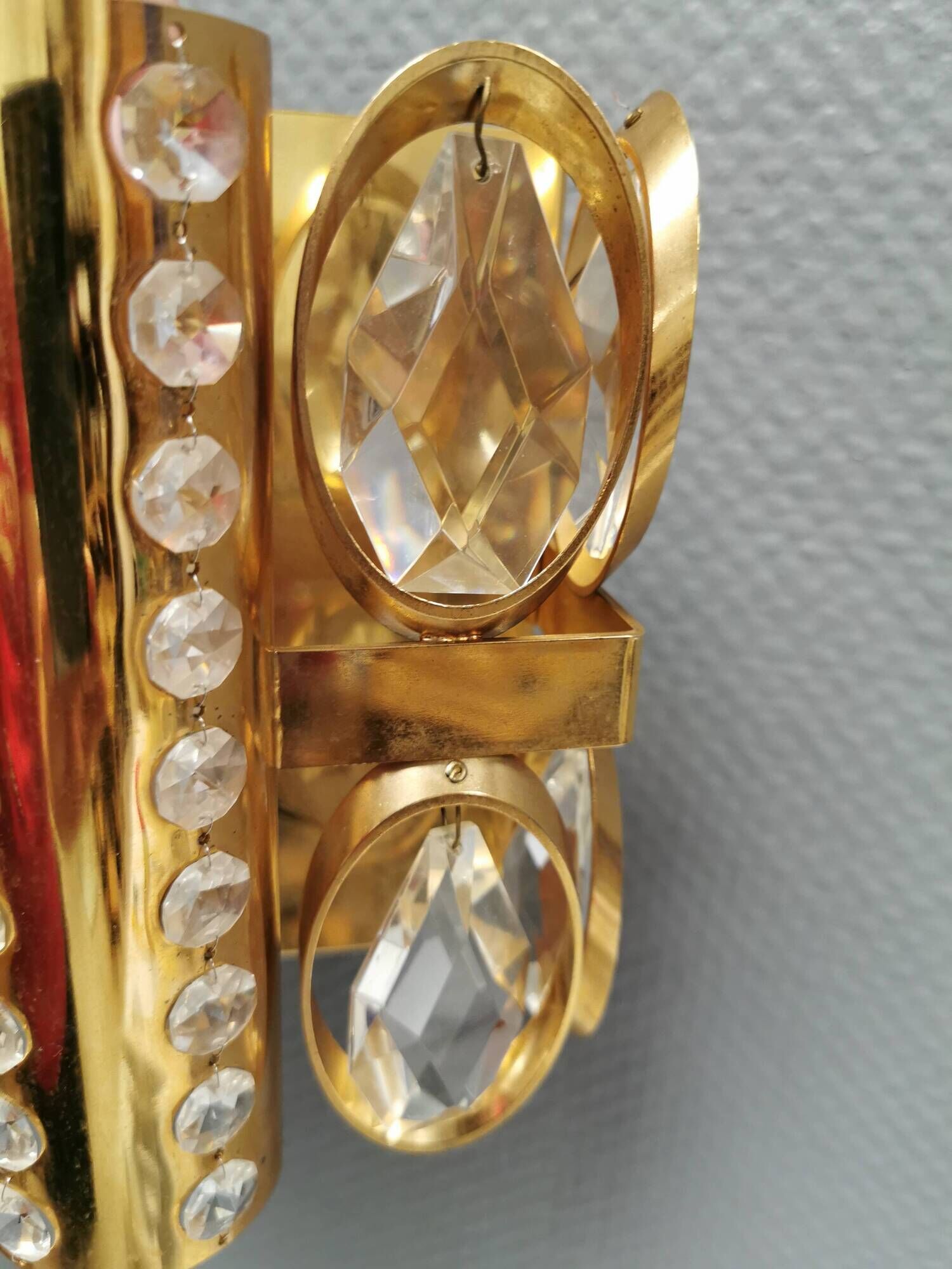 Swedish wall lamp in gold-colored metal with glass prisms. Estimated 1970-80s.