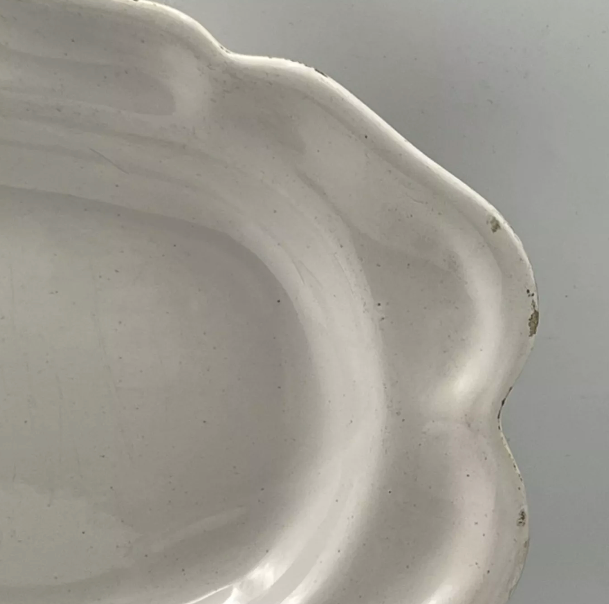 Oval flat Moustiers XVIIIth