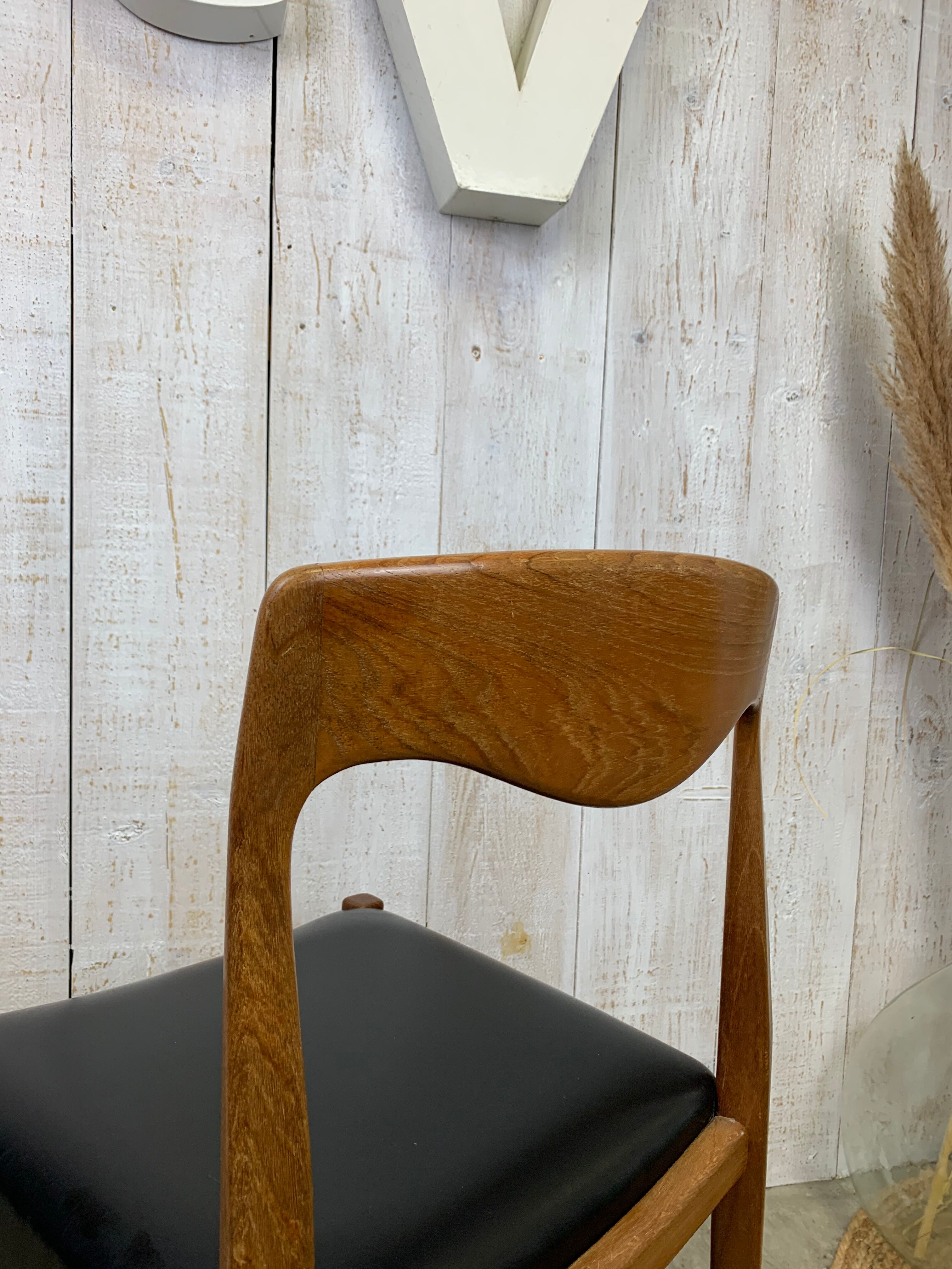 Series of 6 scandinavian chairs