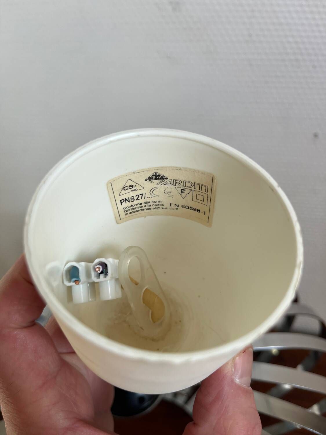 Arditi Italy saucer pendant light from the 80s with metal strips