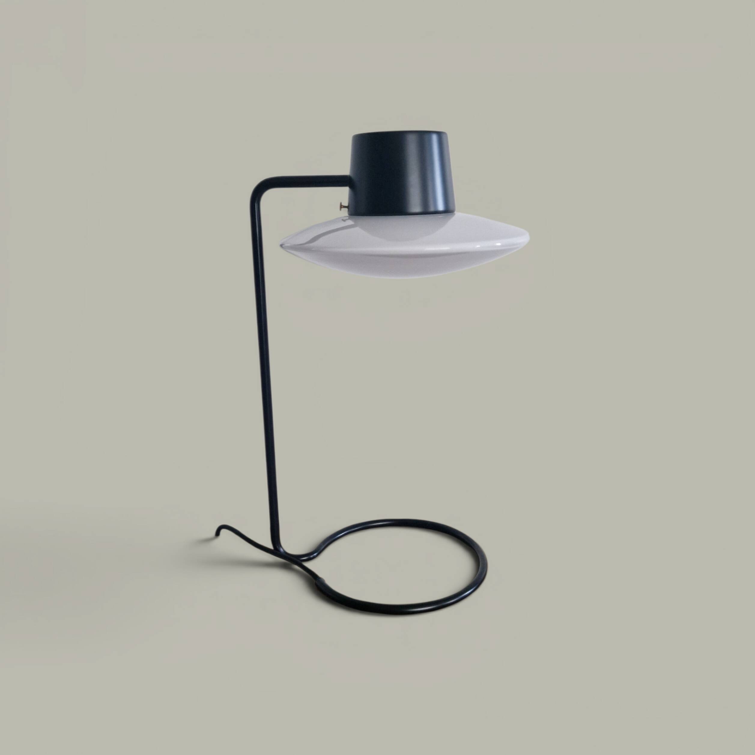 Lamp A.J. Oxford - Louis Poulsen - Design Arne Jacobsen 1963