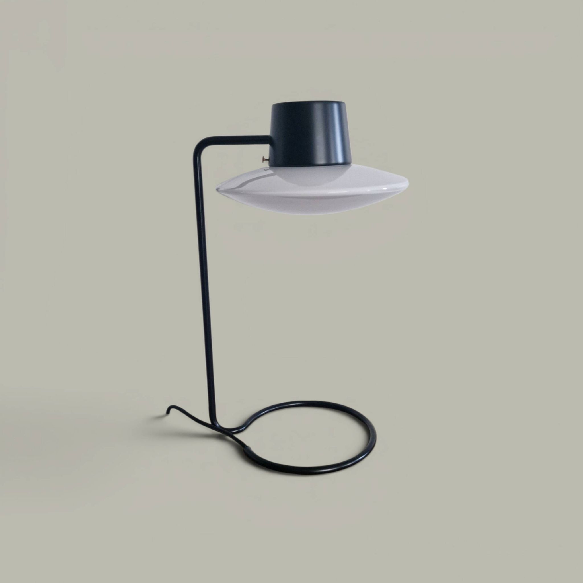 Lamp A.J. Oxford - Louis Poulsen - Design Arne Jacobsen 1963