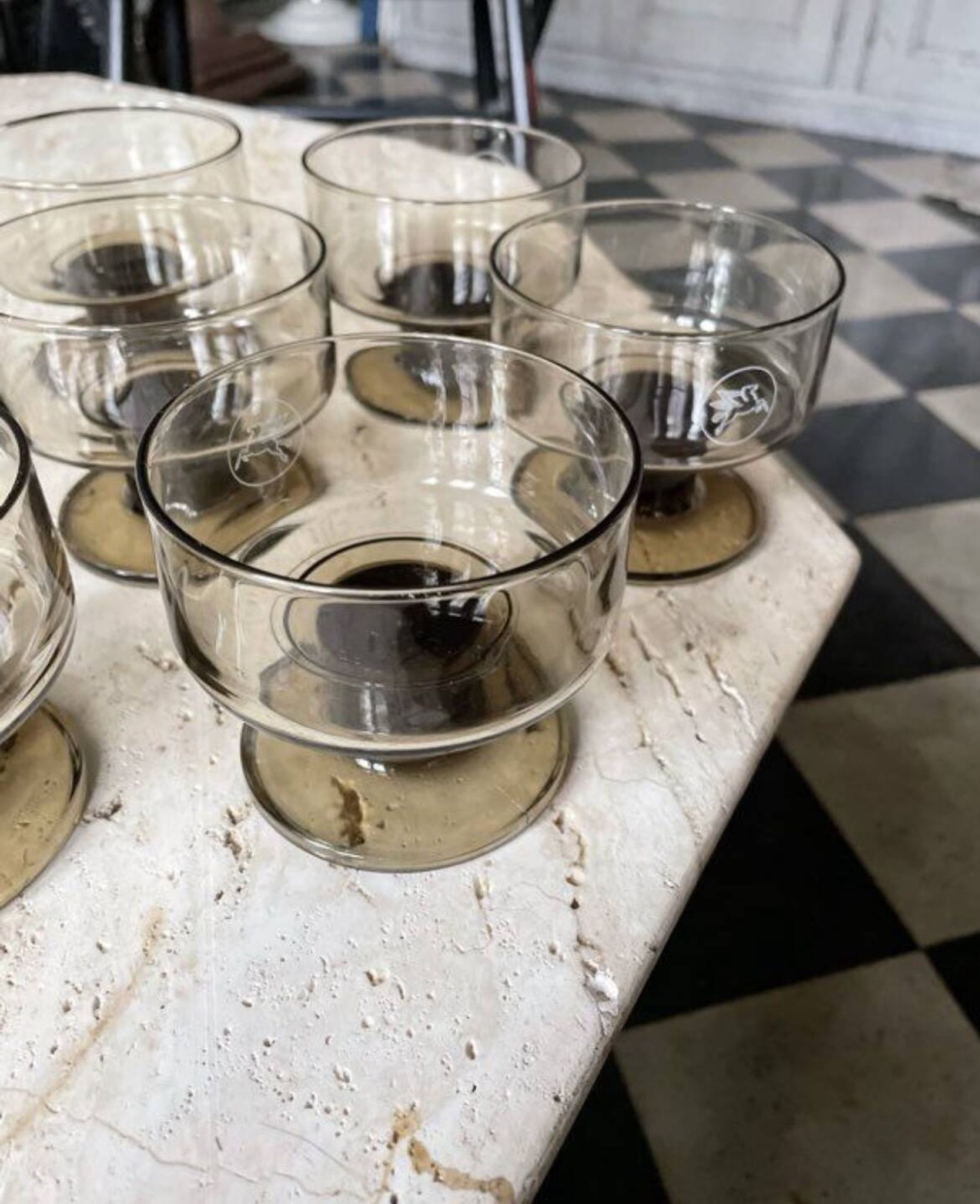 7 stemmed glasses, smoked glass, Mobil