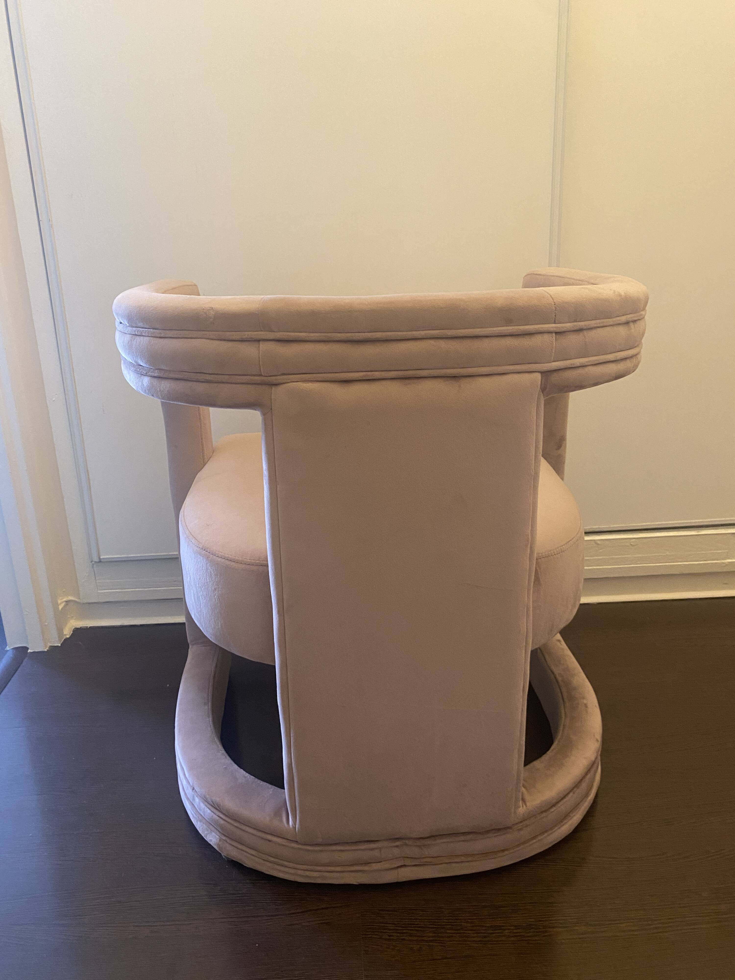 Fauteuil rose poudré