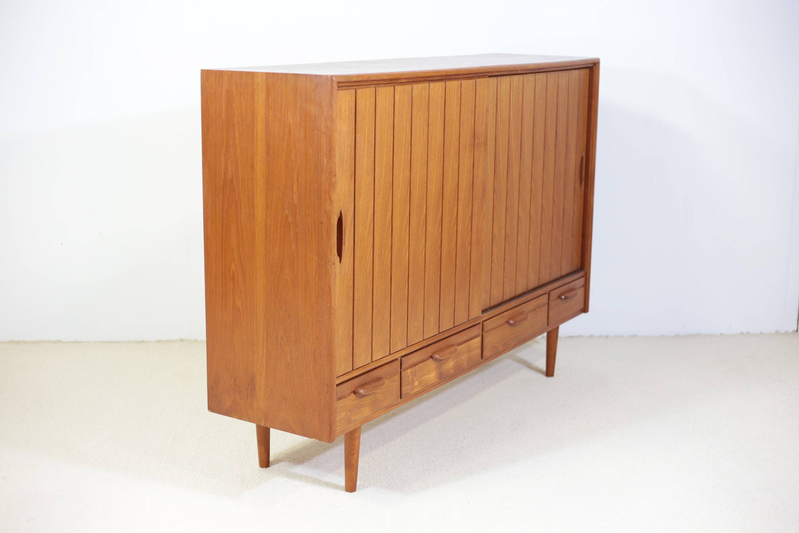 High teak enfilade