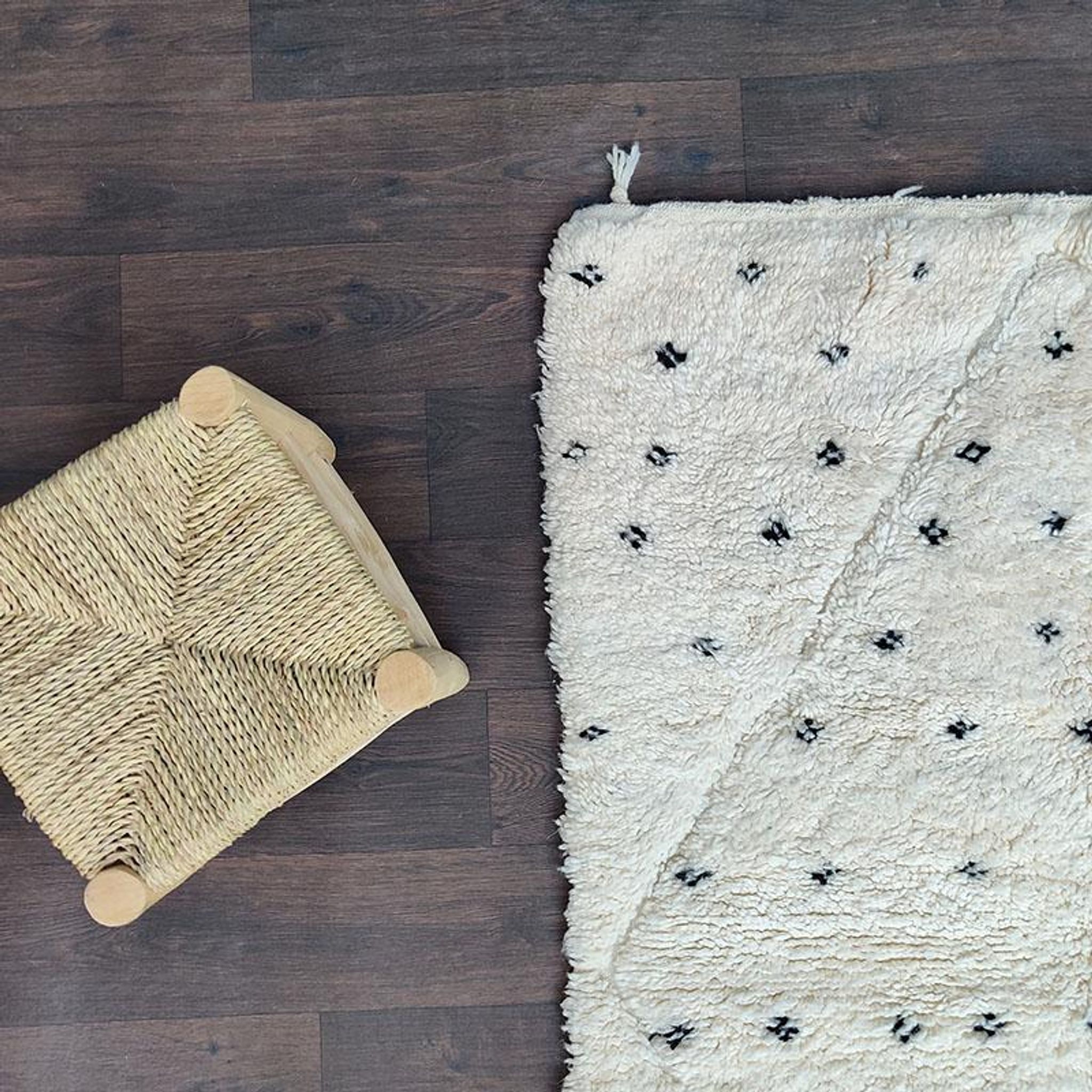 Tapis berbère pois noirs et losange blanc