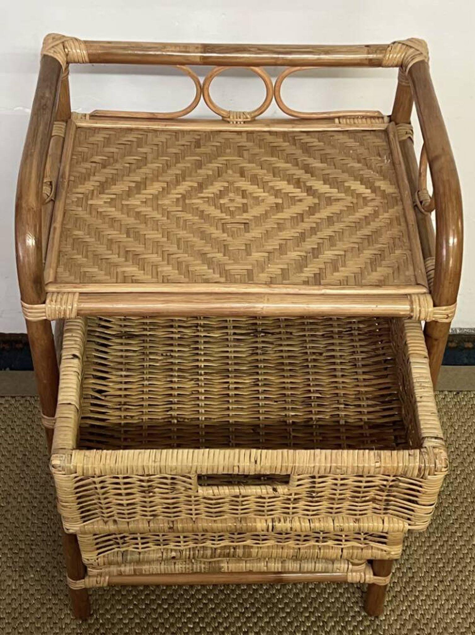 Commode en rotin vintage